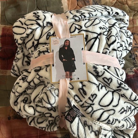 Victoria's Secret Other - Victoria’s Secret Plush Robe